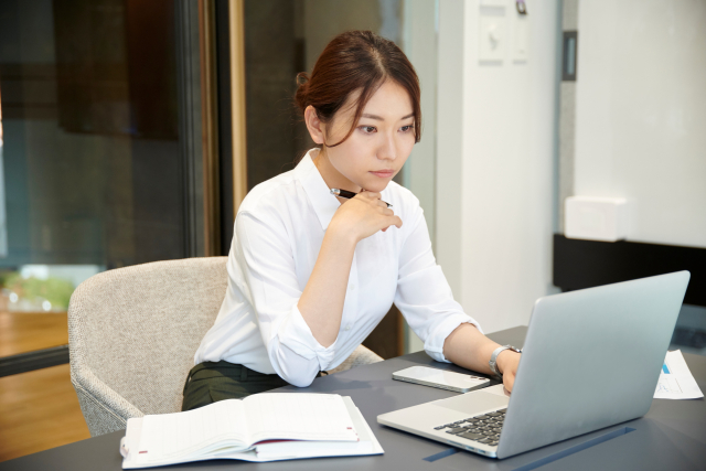 OL 会社員 おすすめ副業 パパ活 夜職 どっちが楽